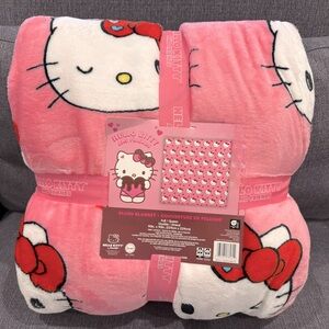 Plush Full/Queen Hello Kitty Valentine’s Day Blanket.